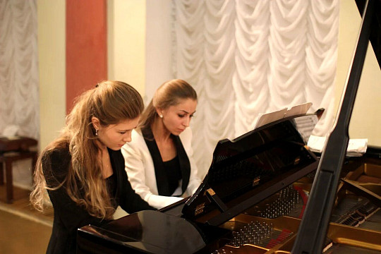 Открыт прием заявок на XIV Всероссийский конкурс фортепианных дуэтов «За роялем вдвоем»